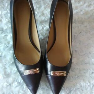 Coach pumps